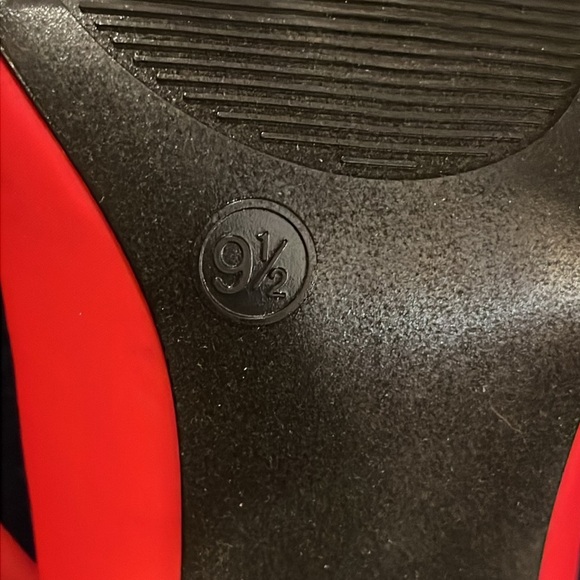 Women's Pointy Toe Stiletto Heels Sock Booties. Red. Size 9.5. - Picture 10 of 10